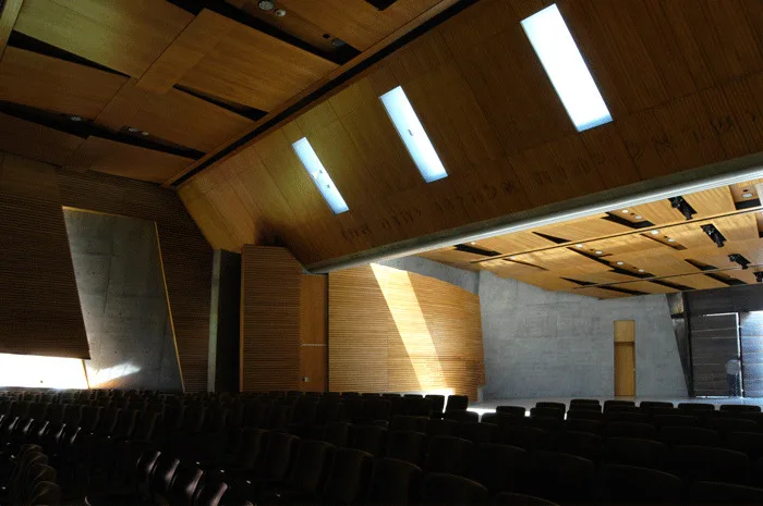 SEDE SOCIAL Y TEMPLO PARA LA COMUNIDAD AMIJAI - INTERIORISMO